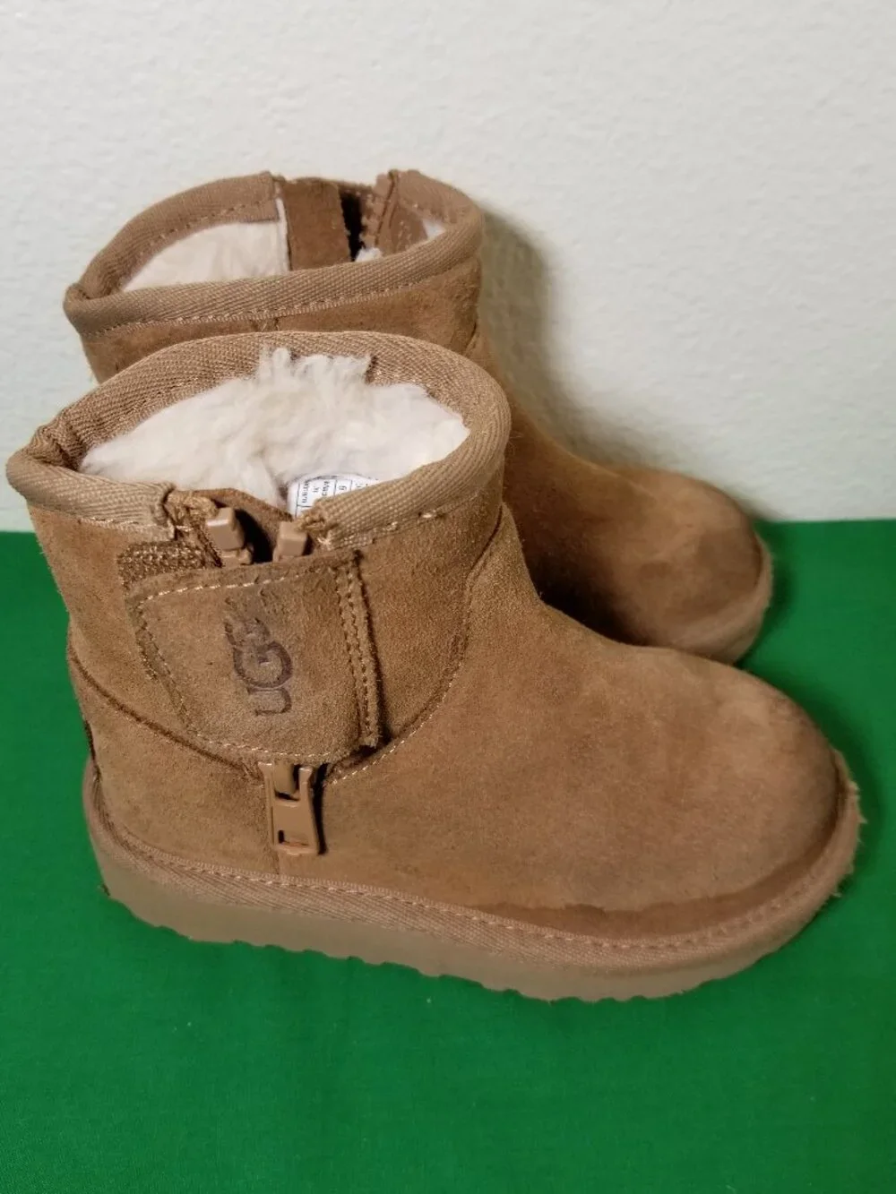 UGG Adri Classic Mini Boot Chestnut Suede Toddler Girls Size 8